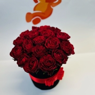 Gėlių pristatymas Šilutėje Prabangi didelė juoda dėžutė su rožėmis