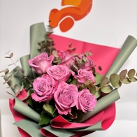 Gėlių pristatymas Šilutėje Rožių puokštė su žaluma